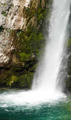 Fototapeta na wymiar Wasserfall-Savica im Triglav-Nationalpark, in Slowenien 