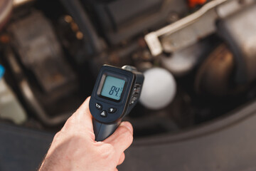 Measuring temperature of internal combustion Engine turbine by laser infrared thermometer
