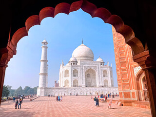 Fototapeta premium Agra, Uttar Pradesh, India - 12.15.2022: Taj Mahal, Agra, India. Tourists visiting a popular tourist attraction.