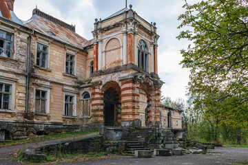 Fototapeta na wymiar Zhevusky-Lantskoronskyi Palace, city of Rozdil .Palaces of Ukraine