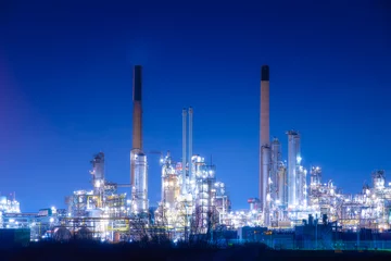 Abwaschbare Fototapete Dunkelblau View of the plant at night. Industrial landscape. Production. Heavy industry. Processing of oil and gas.  Industrial area in the evening.