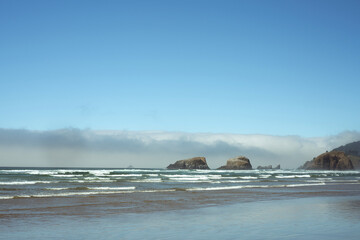 Obraz premium waves and rocks