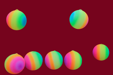 Balles multicolores sur fond  marron