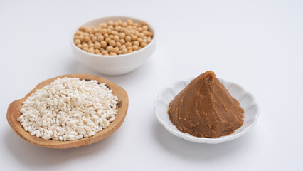 大豆と味噌と米こうじ｜日本の米こうじ味噌　イメージ