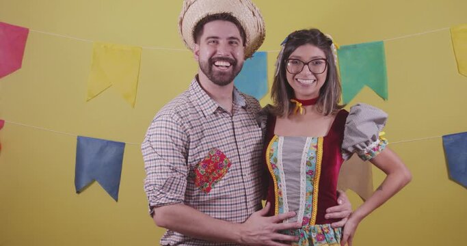 Brazilian couple, dressed in Junina party clothes, S&atilde;o Jo&atilde;o party. Protocol scenes.