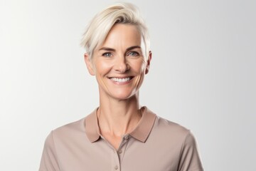 Obraz premium Full-length portrait photography of a grinning woman in her 40s wearing a sporty polo shirt against a white background. Generative AI