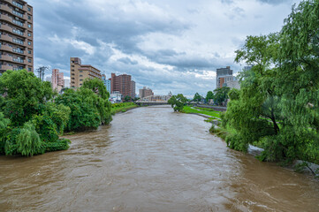 川