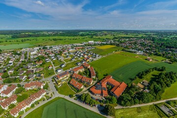Diedorf in Schwaben im Luftbild - Ausblick zum Ortsteil Lettenbach und zum Industrie- und Gewerbegebiet im Schmuttertal - obrazy, fototapety, plakaty
