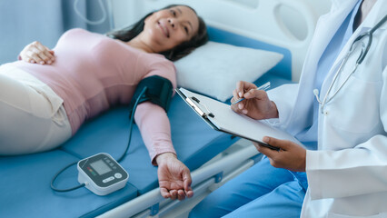 Obraz premium Asian Chinese female physiotherapist caregiver helping elderly woman exercise for recovery, prevention of osteoarthritis and osteoporosis.