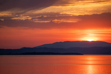 Fototapeta na wymiar Sonnenuntergang am Gardasee