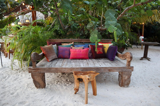 Travel to an Aruba resort by the ocean