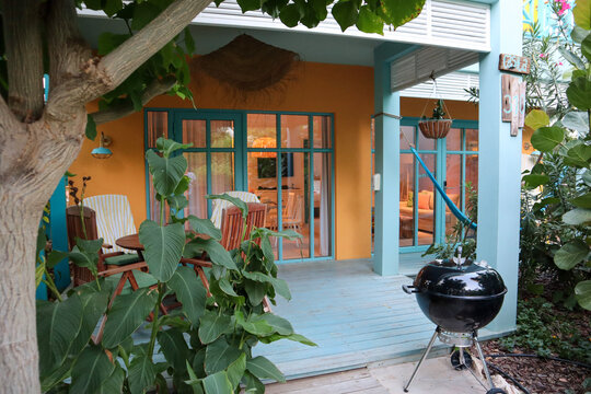 Travel to an Aruba resort by the ocean