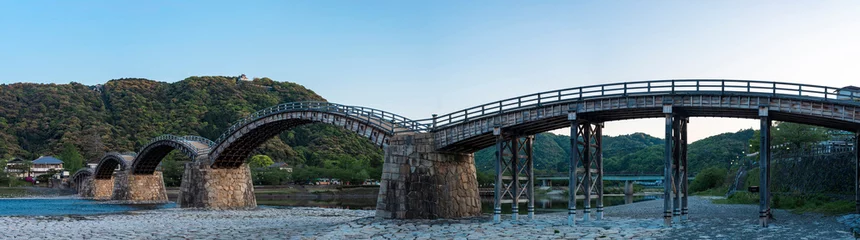 Papier Peint photo autocollant Le pont Kintai 山口県岩国市にある錦帯橋のパノラマ風景
