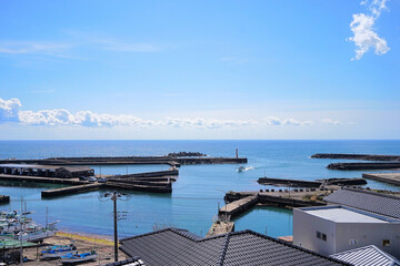 和田漁港と千葉県外房の海（千葉県南房総市）