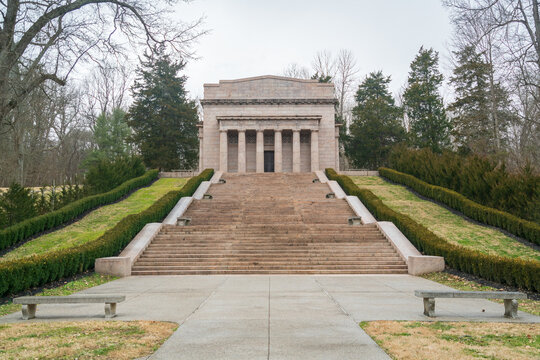 Monument at Abraham Lincoln Birthplace National Historical Park