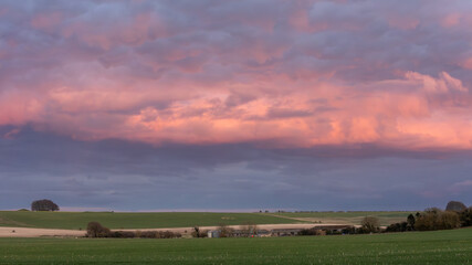 Fototapeta na wymiar sunset over the countryside towards the Ridgeway