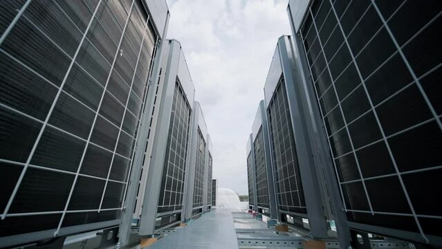 The air conditioning and ventilation system of a large industrial facility is located on the roof. It includes an air conditioner, smoke exhaust, and ventilation.