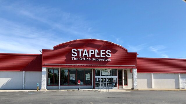 Spokane, WA - Exterior of a Staples office supply store  