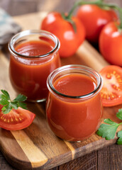 Fototapeta na wymiar Tomato juice with fresh tomatoes and parsley