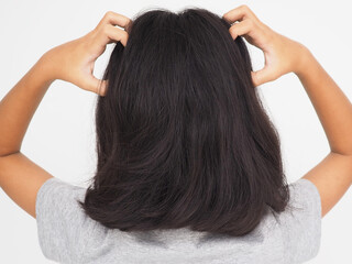 Naklejka premium The kid girl head scratch caused by disease of the scalp, it is lice and fungus on the scalp. Shampoo product and medicine concept. Closeup photo, blurred.