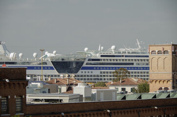 Obraz premium Modern cruiseship cruise ship liner Blu Diva Mar in port