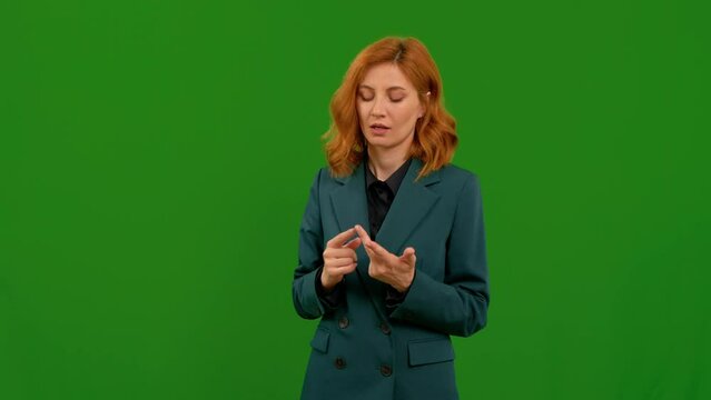 View of female hand counting from 0 to 5 over green screen background. Woman shows fist then one, two, three, four, five fingers isolated on greenscreen. Math concept.