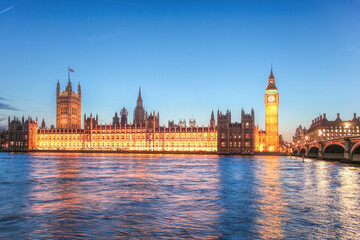 Fototapeta na wymiar Big Ben and houses of Parliament during a beautiful evening in London, England, UK