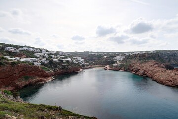 Espagne, sur l'&icirc;le de Minorque, survol de la cala morell et de la pointe de l'&eacute;l&eacute;phant	