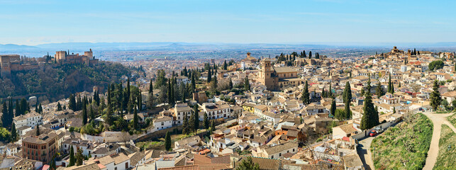 Naklejka premium panoramic view on the city of Granada, with world heritage site of Alhambra and district of Albaycin and Sacromonte, Andalusia, Spain
