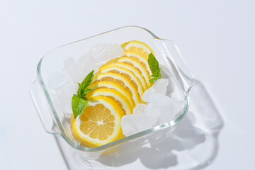 輪切りのレモンと氷砂糖
