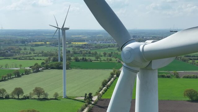 videos drone d'&eacute;oliennes dans un parc &eacute;oilen