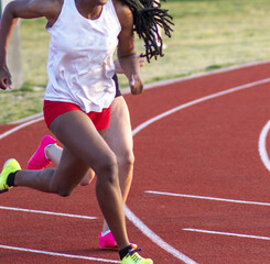 Obraz premium Female sprinters running during a track and field race
