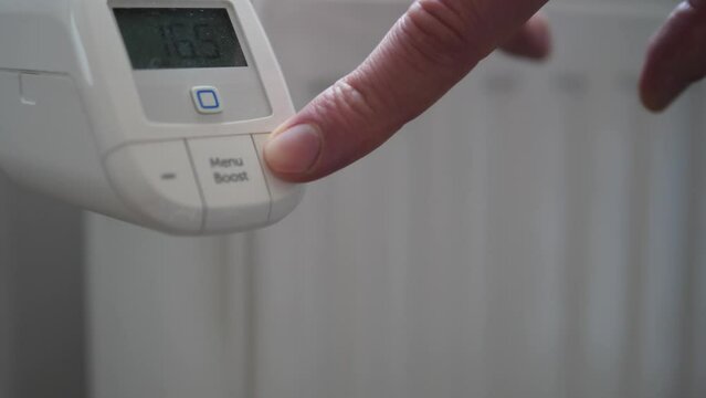 Close-up of the heating meter increases the heating temperature of the batteries.