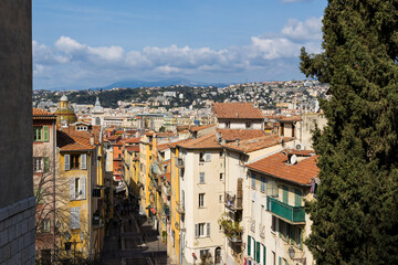 Fototapeta na wymiar Perspective sur la Rue Rossetti depuis la Montée du Château à Nice