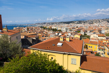 Fototapeta na wymiar Panorama sur le Vieux-Nice depuis les flancs du Mont Alban