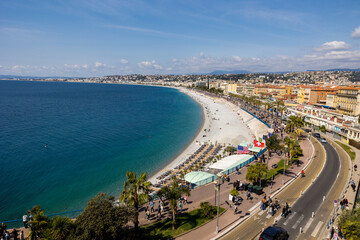 Fototapeta na wymiar Panorama sur la Promenade des Anglais et la plage depuis la Tour Bellanda à Nice