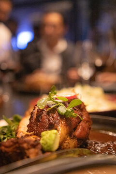 CENA EN RESTAURANTE  PLATILLO 