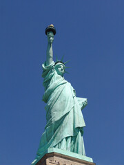 Obraz na płótnie Canvas Statue of liberty on a sunny day NYC