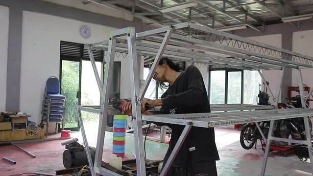 Creative Asian Young People who are Inventing Clotheslines with Kalvalum Iron