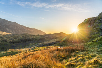 Pen-y Pass at sunrise in Snowdonia. North Wales. UK - obrazy, fototapety, plakaty