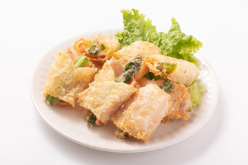 ベーコンアスパラチーズ巻き　(餃子の皮)