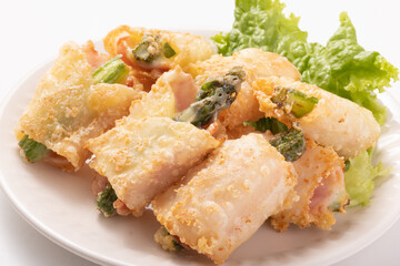 ベーコンアスパラチーズ巻き　(餃子の皮)