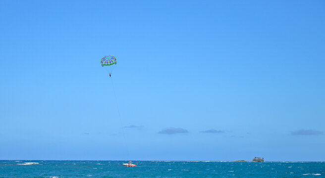 paragliding in the sea