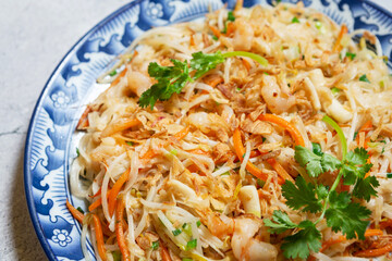 noodles with chicken and vegetables,