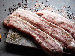 Raw pork belly, whole pepper and coarse salt	