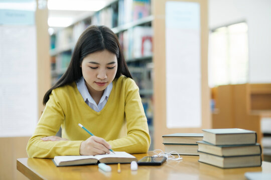 Student studying at library.