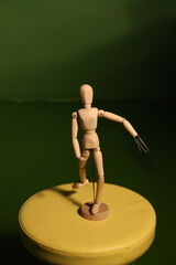 Silence and silence: the seductive world of mannequins