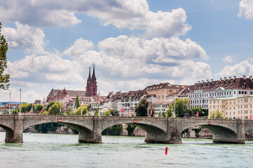 Basel, Rhein, Rheinufer, Rheinbrücke, Stadt, Altstadt, Grossbasel, Münster, Kirche, Altstadthäuser, Rheinfähre, Rheinschwimmen, Sommer, Schweiz 
