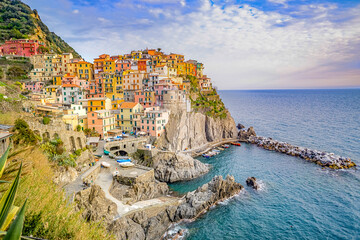 Fototapeta na wymiar colorful Italy, cinque Terre, blue ocean
