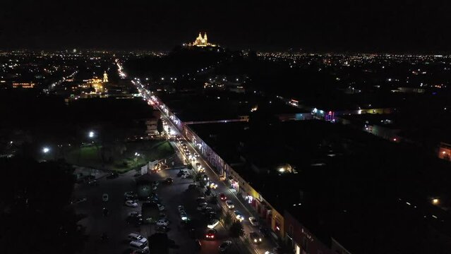 Cholula Puebla M&eacute;xico toma con dron en la noche